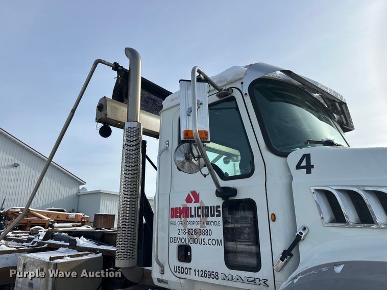 image for item DW4498 2013 Mack GU813 hook lift truck