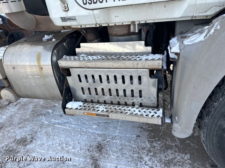 image for item DW4498 2013 Mack GU813 hook lift truck