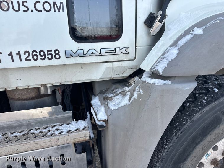 image for item DW4498 2013 Mack GU813 hook lift truck