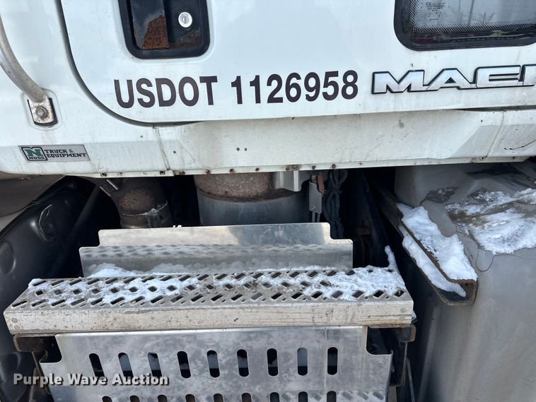 image for item DW4498 2013 Mack GU813 hook lift truck