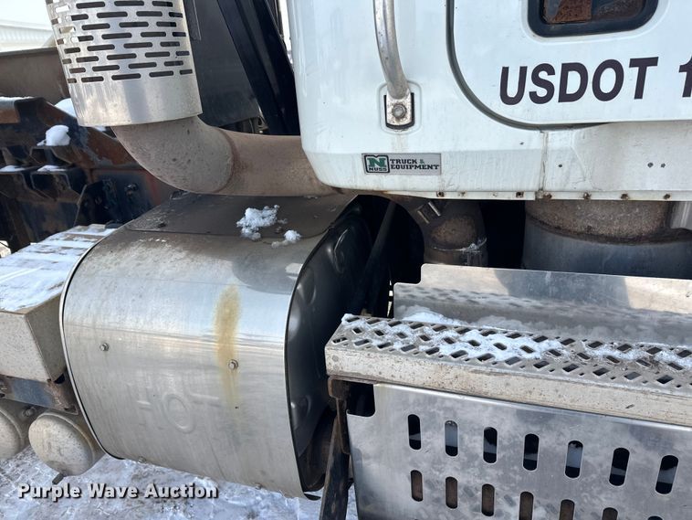 image for item DW4498 2013 Mack GU813 hook lift truck