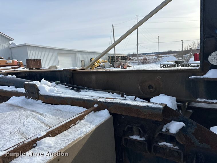 image for item DW4498 2013 Mack GU813 hook lift truck