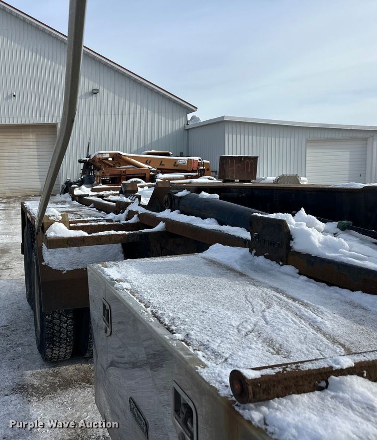 image for item DW4498 2013 Mack GU813 hook lift truck