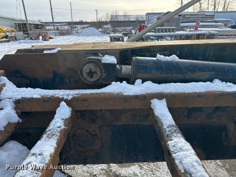 image for item DW4498 2013 Mack GU813 hook lift truck