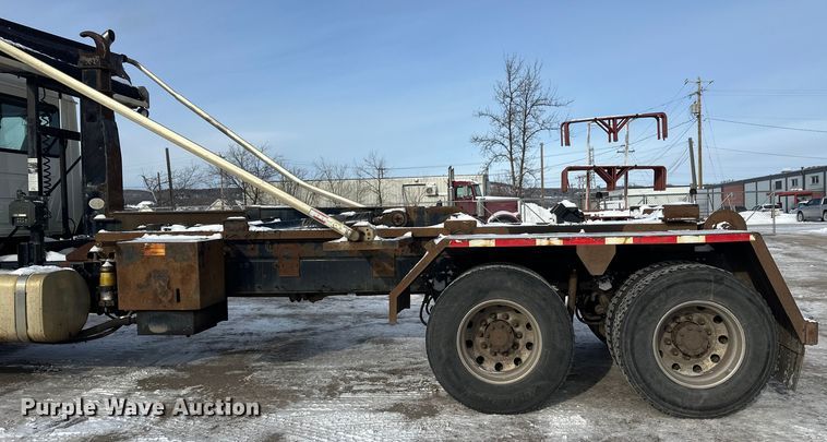 image for item DW4498 2013 Mack GU813 hook lift truck