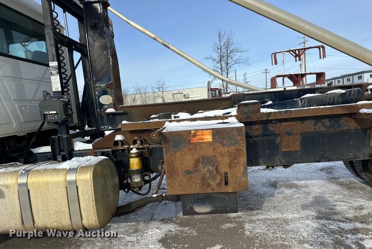 image for item DW4498 2013 Mack GU813 hook lift truck