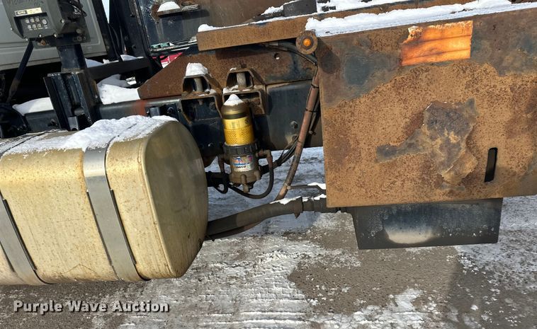 image for item DW4498 2013 Mack GU813 hook lift truck