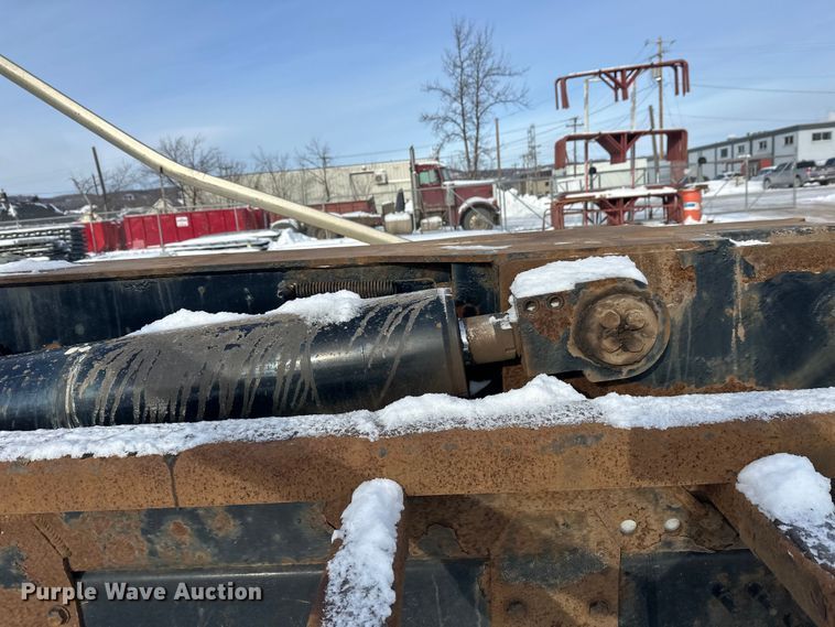 image for item DW4498 2013 Mack GU813 hook lift truck