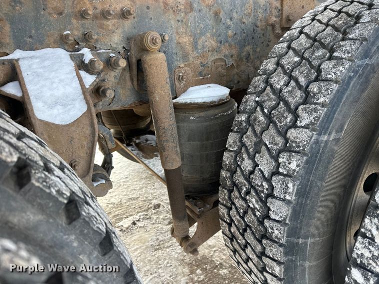 image for item DW4498 2013 Mack GU813 hook lift truck