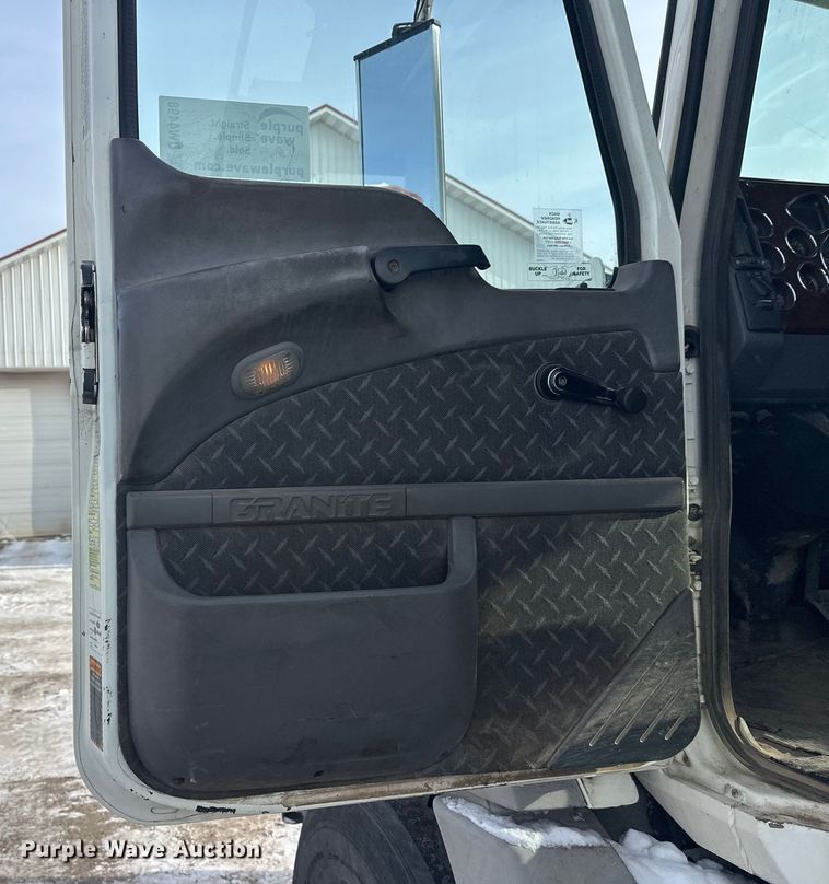 image for item DW4498 2013 Mack GU813 hook lift truck