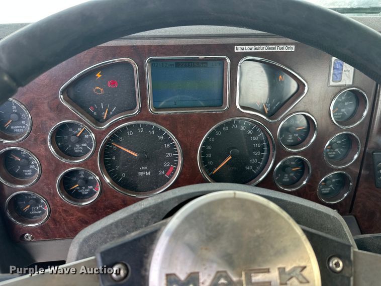 image for item DW4498 2013 Mack GU813 hook lift truck