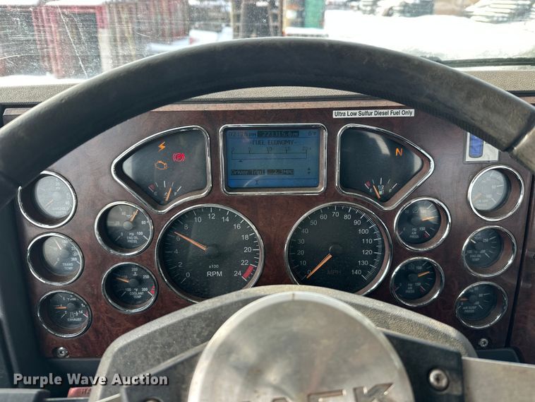 image for item DW4498 2013 Mack GU813 hook lift truck