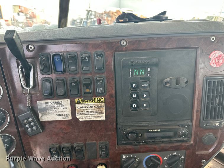 image for item DW4498 2013 Mack GU813 hook lift truck