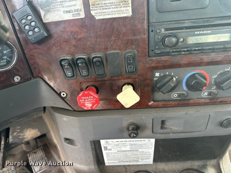 image for item DW4498 2013 Mack GU813 hook lift truck