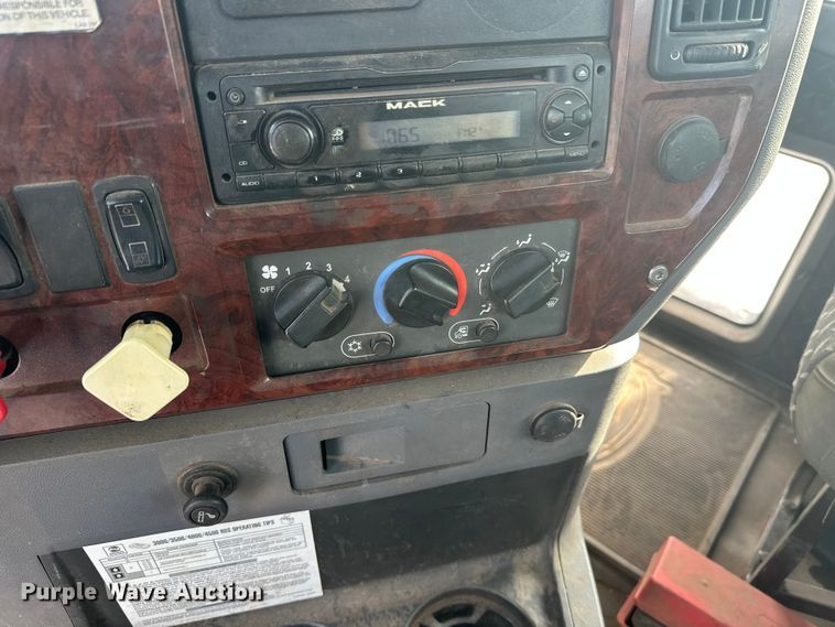 image for item DW4498 2013 Mack GU813 hook lift truck