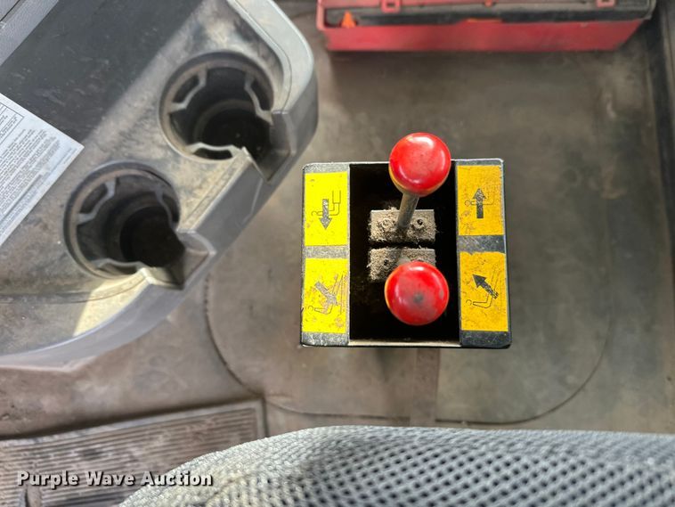 image for item DW4498 2013 Mack GU813 hook lift truck