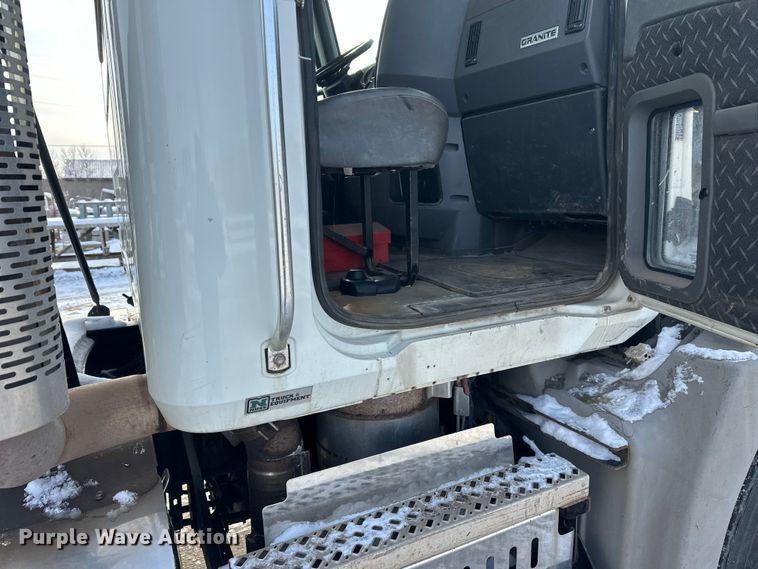 image for item DW4498 2013 Mack GU813 hook lift truck