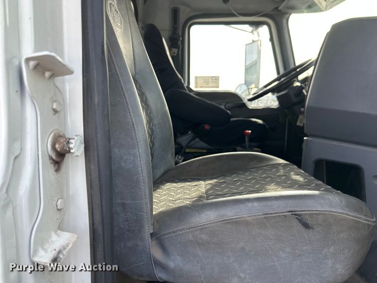 image for item DW4498 2013 Mack GU813 hook lift truck