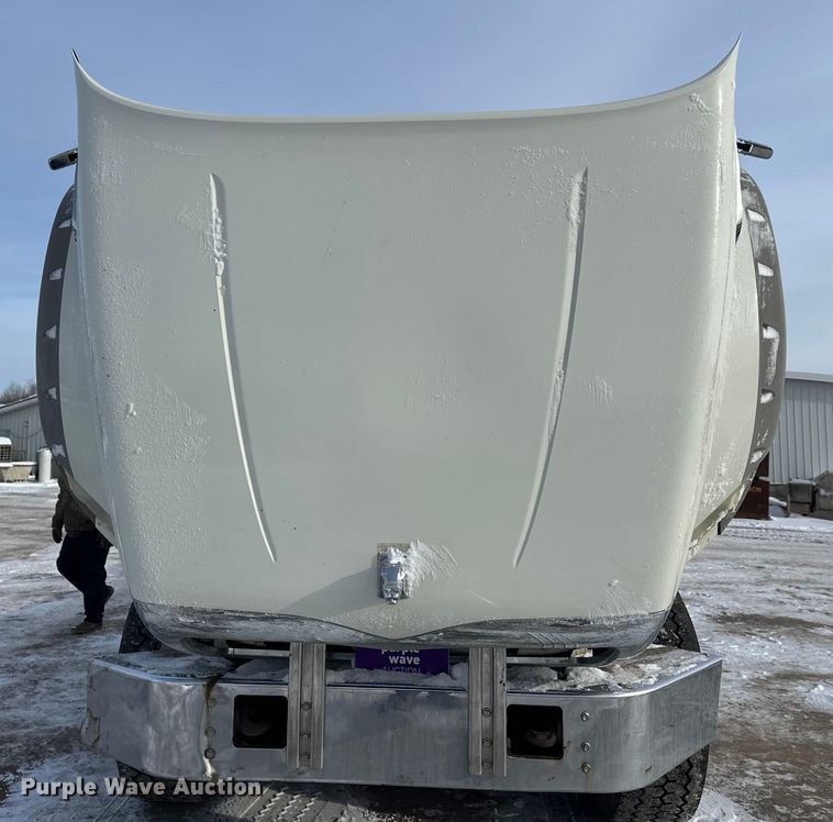 image for item DW4498 2013 Mack GU813 hook lift truck