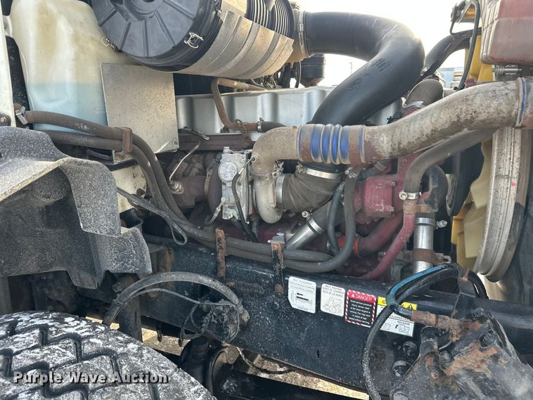 image for item DW4498 2013 Mack GU813 hook lift truck