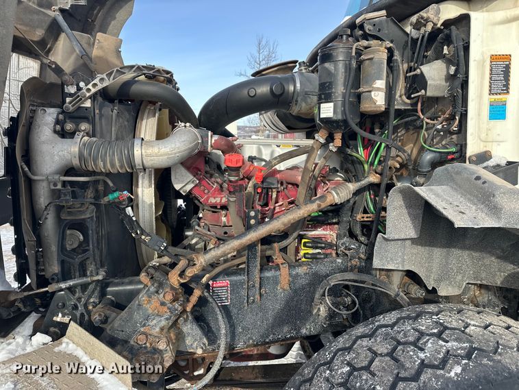 image for item DW4498 2013 Mack GU813 hook lift truck