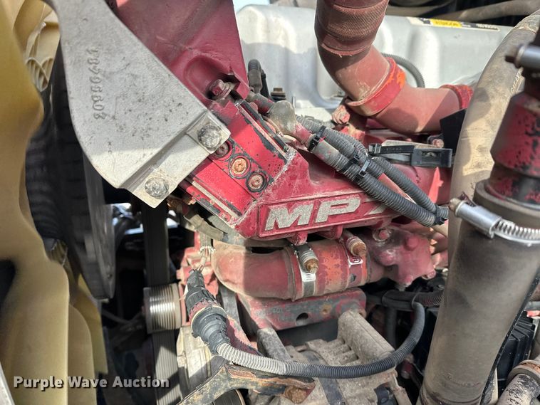 image for item DW4498 2013 Mack GU813 hook lift truck