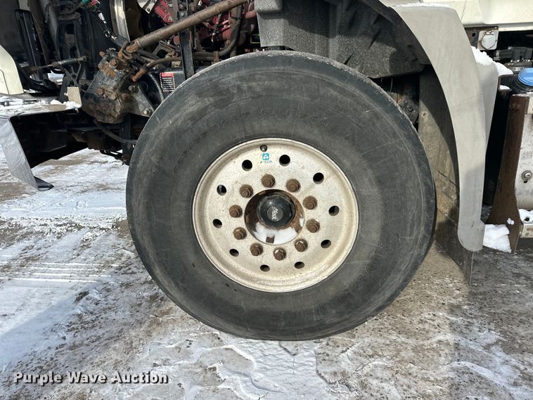 image for item DW4498 2013 Mack GU813 hook lift truck