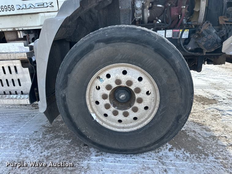 image for item DW4498 2013 Mack GU813 hook lift truck