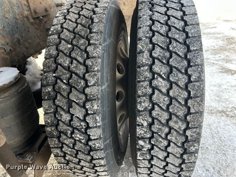 image for item DW4498 2013 Mack GU813 hook lift truck