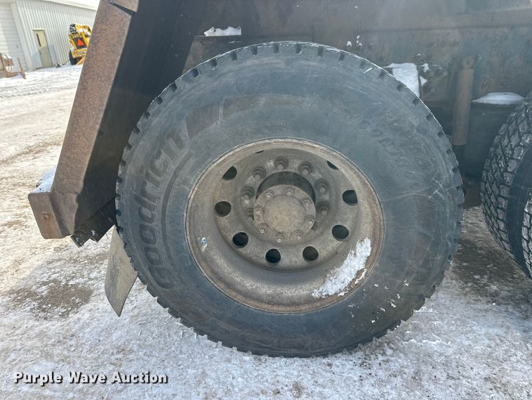 image for item DW4498 2013 Mack GU813 hook lift truck