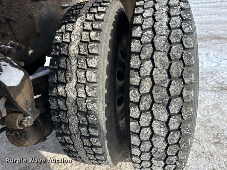 image for item DW4498 2013 Mack GU813 hook lift truck