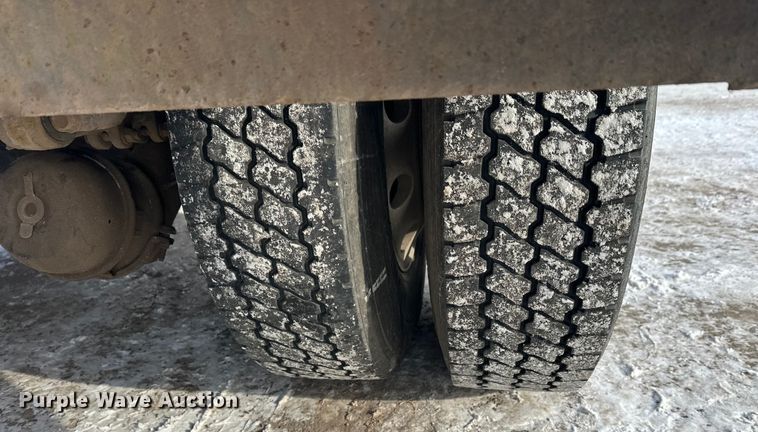 image for item DW4498 2013 Mack GU813 hook lift truck