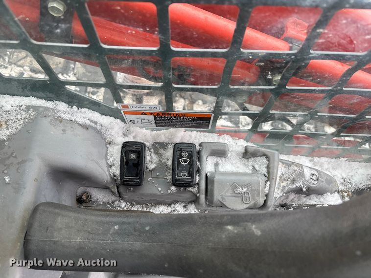 image for item DW7466 2017 Kubota SVL95-2S tracked skid steer loader