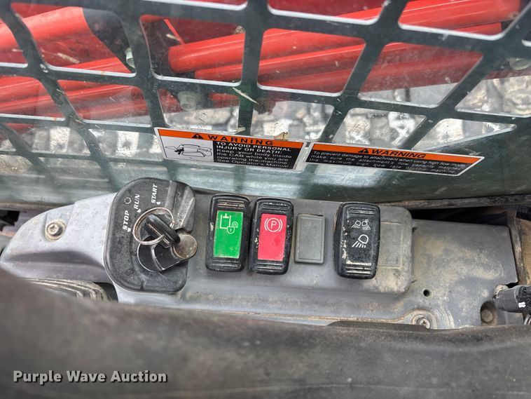 image for item DW7466 2017 Kubota SVL95-2S tracked skid steer loader