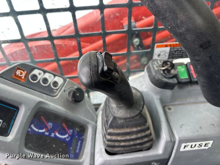 image for item DW7466 2017 Kubota SVL95-2S tracked skid steer loader