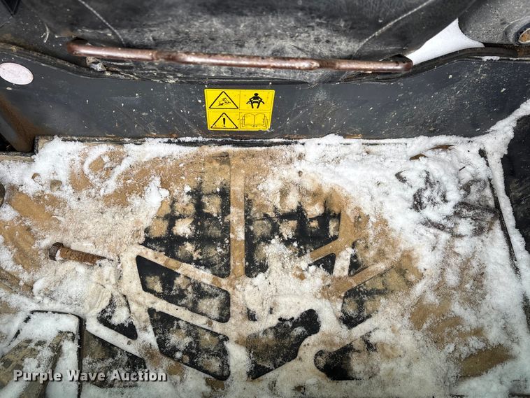 image for item DW7466 2017 Kubota SVL95-2S tracked skid steer loader