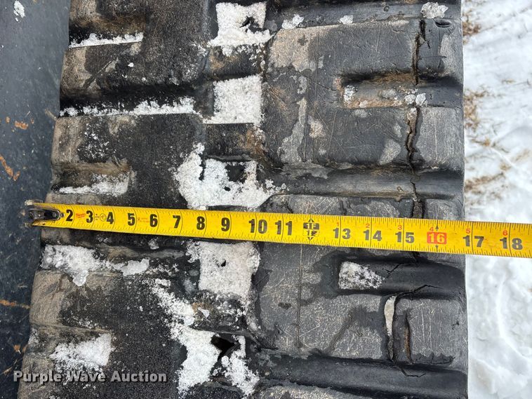 image for item DW7466 2017 Kubota SVL95-2S tracked skid steer loader