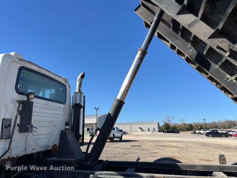 image for item DX5940 2007 International 8600 dump truck