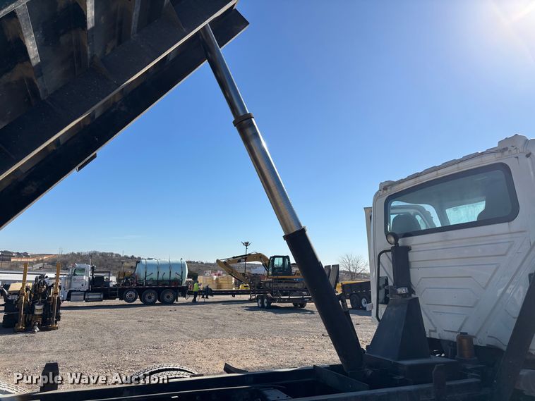 image for item DX5940 2007 International 8600 dump truck