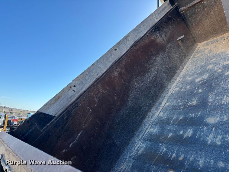 image for item DX5940 2007 International 8600 dump truck