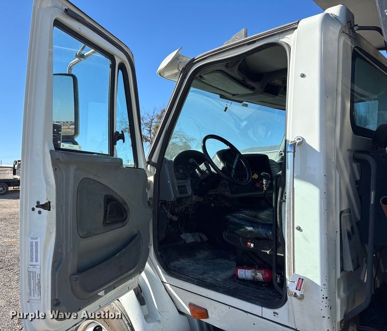 image for item DX5940 2007 International 8600 dump truck