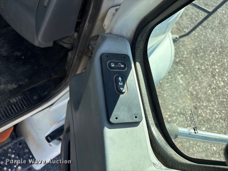 image for item DX5940 2007 International 8600 dump truck