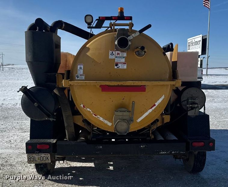 image for item EA2295 2013 Vermeer V800LE-HD vacuum trailer