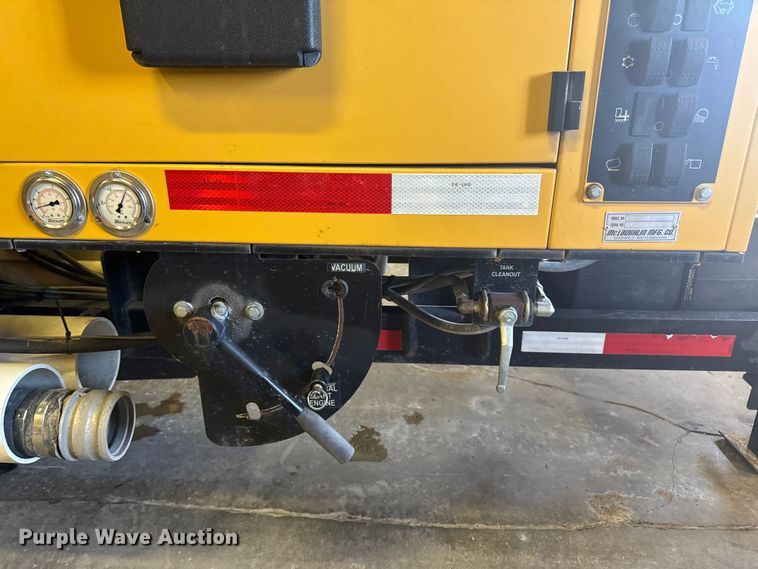 image for item EA2295 2013 Vermeer V800LE-HD vacuum trailer