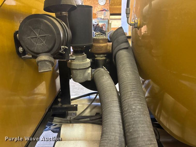 image for item EA2295 2013 Vermeer V800LE-HD vacuum trailer