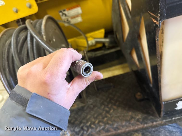 image for item EA2295 2013 Vermeer V800LE-HD vacuum trailer