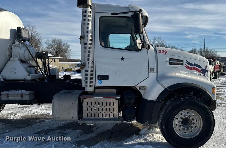 image for item EA2296 2012 Volvo Truck VHD ready mix truck