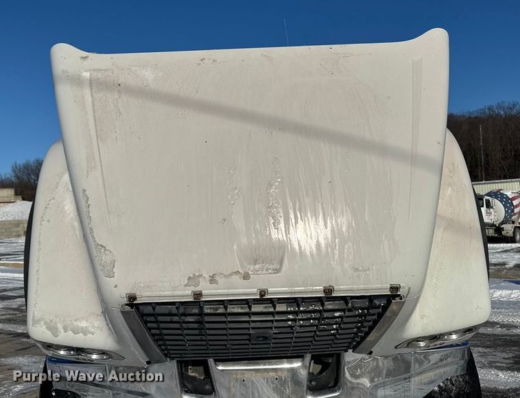 image for item EA2296 2012 Volvo Truck VHD ready mix truck