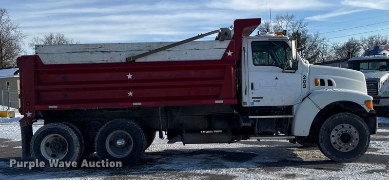 image for item EA2297 2001 Sterling Truck L9500 Series dump truck