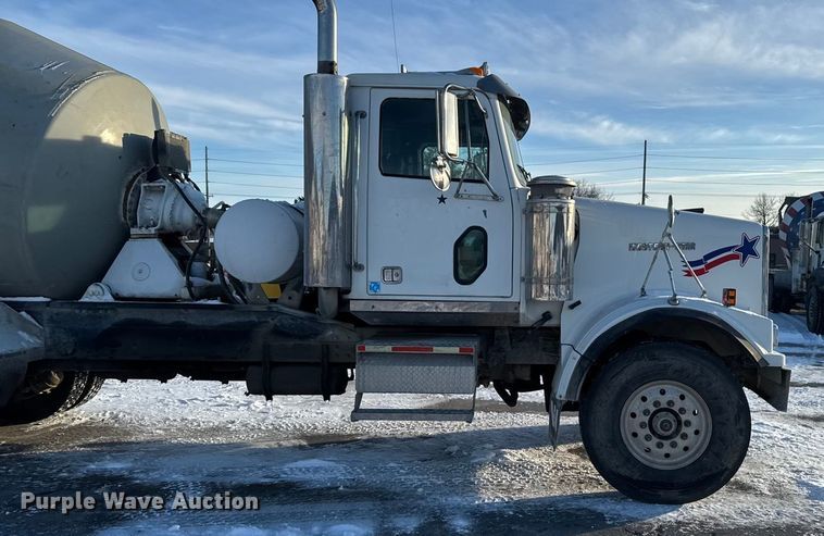 image for item EA2299 2006 Western Star 4900 ready mix truck